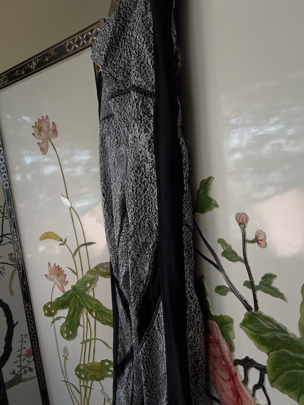 Women's Black and White Patterned Performance legging - Picture 8 of 8
